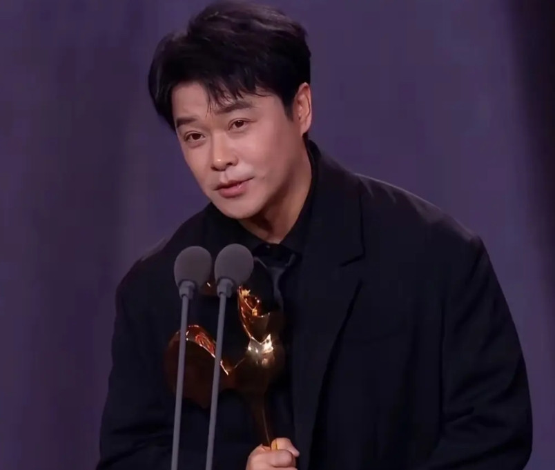 今年的金鸡奖，有三个槽点：貌似为陈思诚一家所准备，这对离异夫妻吸引了所有人的眼光