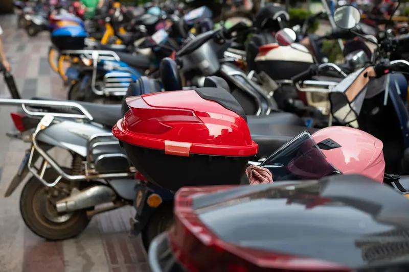 电动车新国标好处多多。为减少伤亡事故，它规定车速不超25km/h，超25km/h