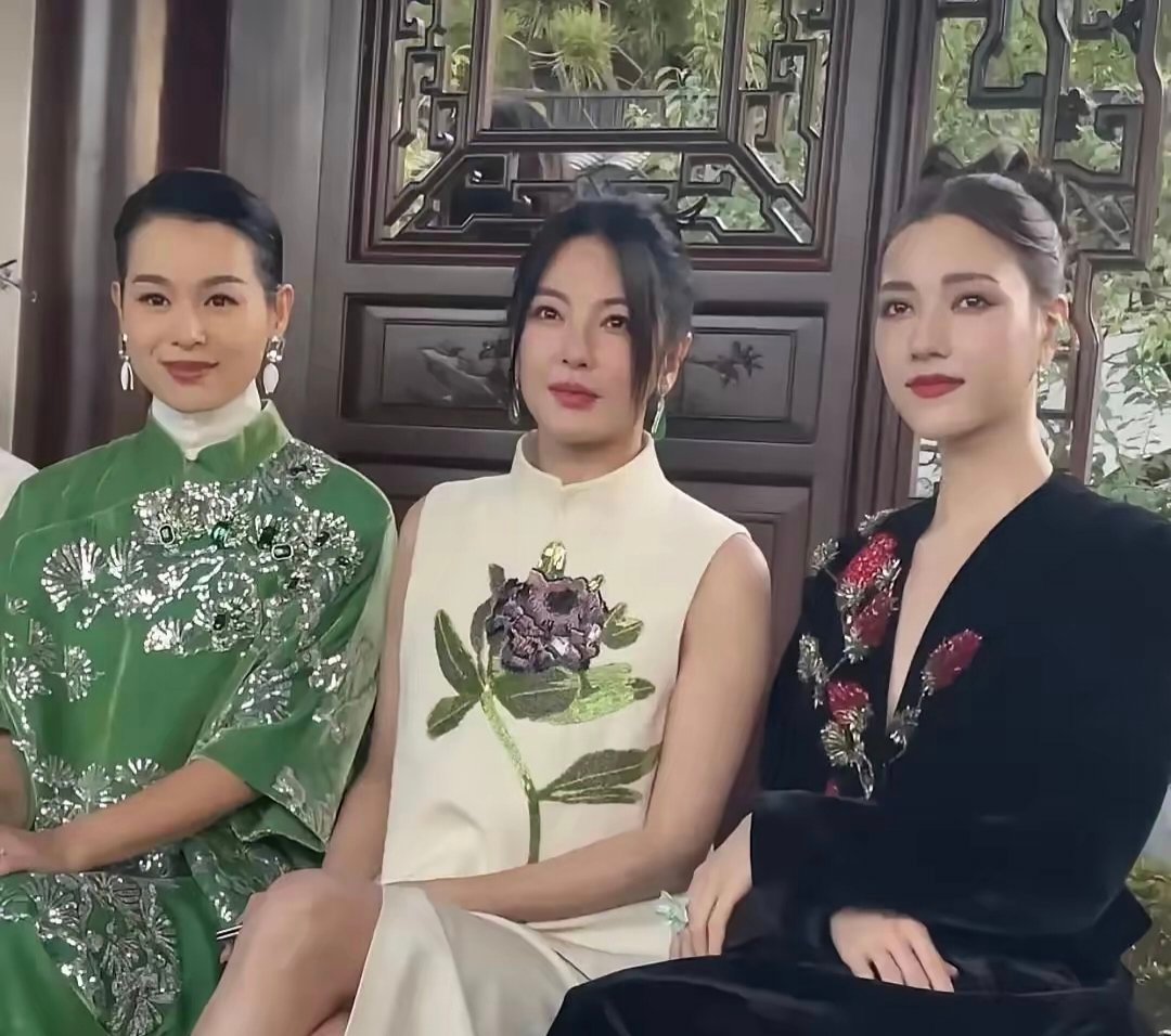 胡杏儿与张雨绮、娜然同框，瞬间黯然失色，输赢一目了然，年轻还是有用啊​