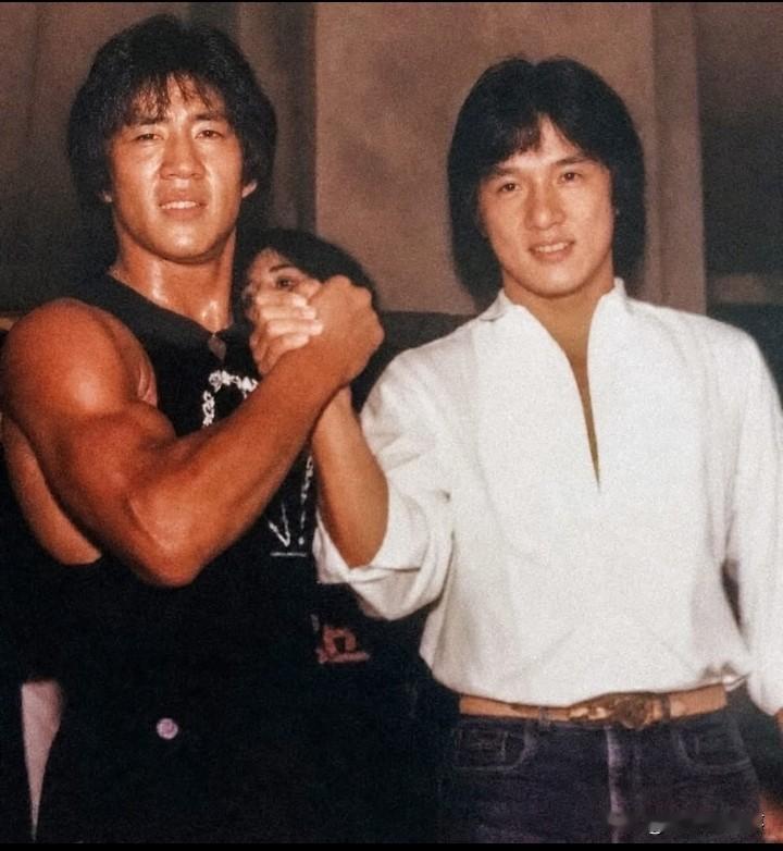 和成龙大哥如此之像，他是谁？