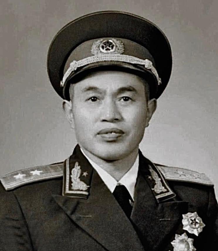 1975年毛主席审阅正军级任免名单，看到张力雄后：让他去江西军区！1975年6