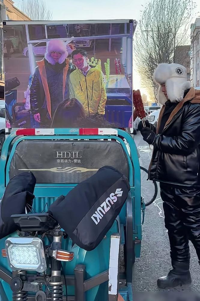 谢霆锋估计后悔了，被人利用了。哈尔滨的糖葫芦小哥速度也太快了吧，昨天才刷到他