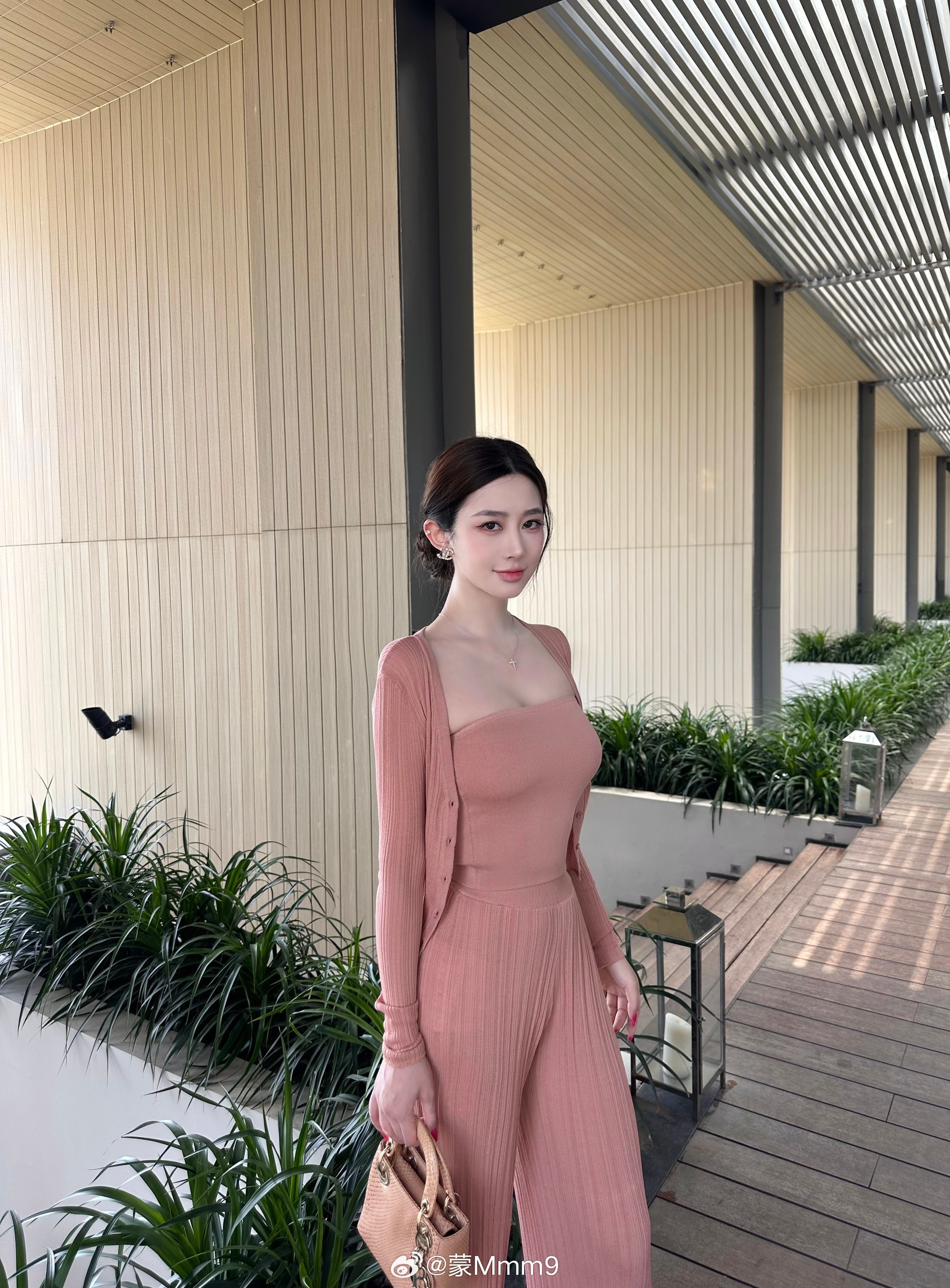 开始剧透啦…3个模特拍了很多搭配🏝️我手里只有一个模特的图…