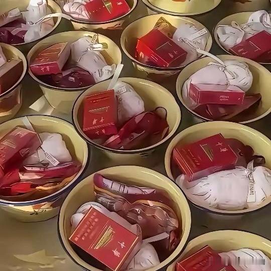 参加这种席面真是太纠结了！就像我之前参加同学儿子的婚礼，婚宴上好多硬菜我都叫不上