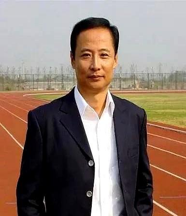 知名女演员的前夫周野芒，那些年是被骂惨了，说他抛弃妻子，跟前妻月子里离婚，是个彻