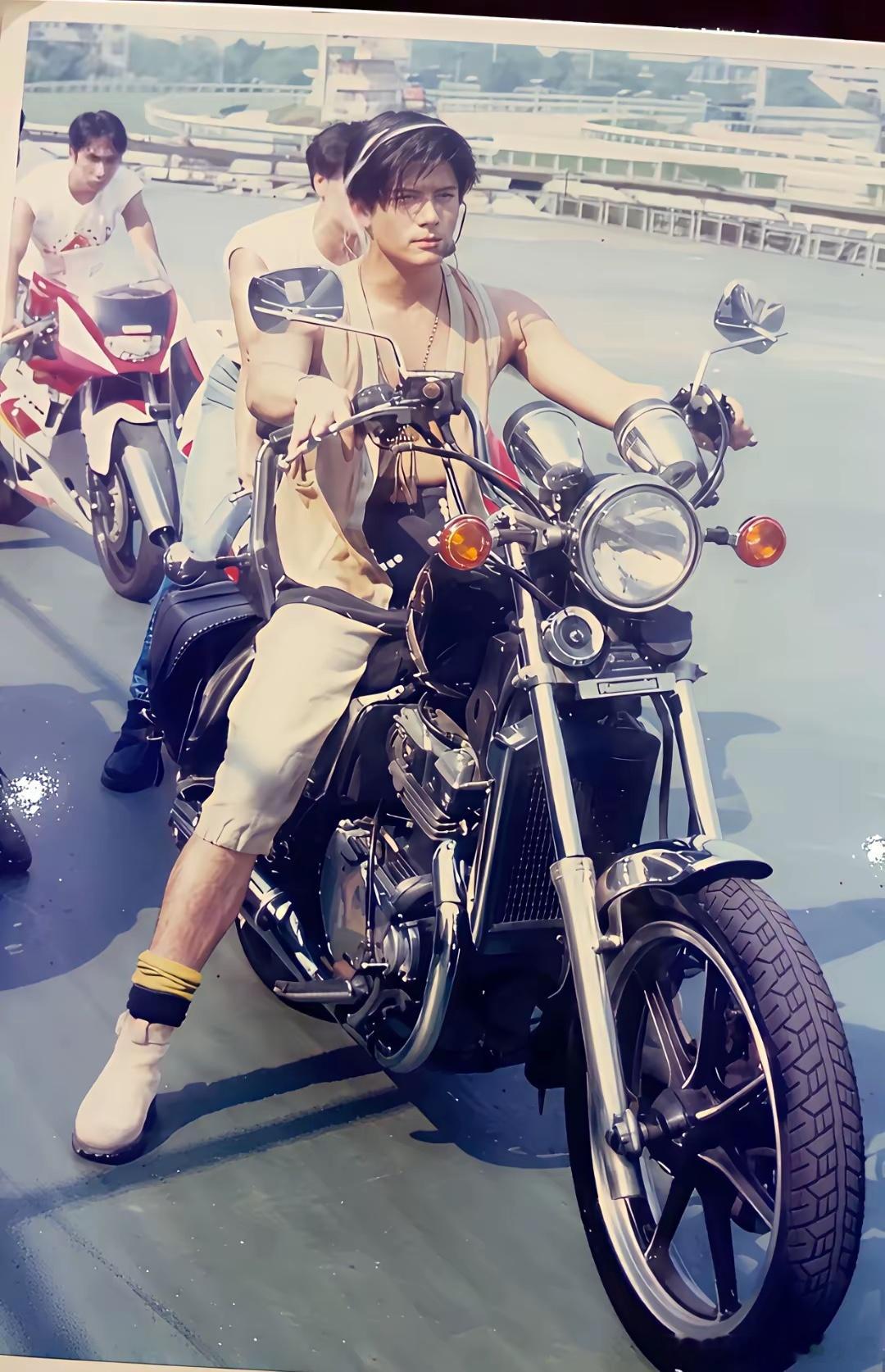 郭富城早年拍摄的光阳机车广告画面，这个广告让他在1990年一炮而红。