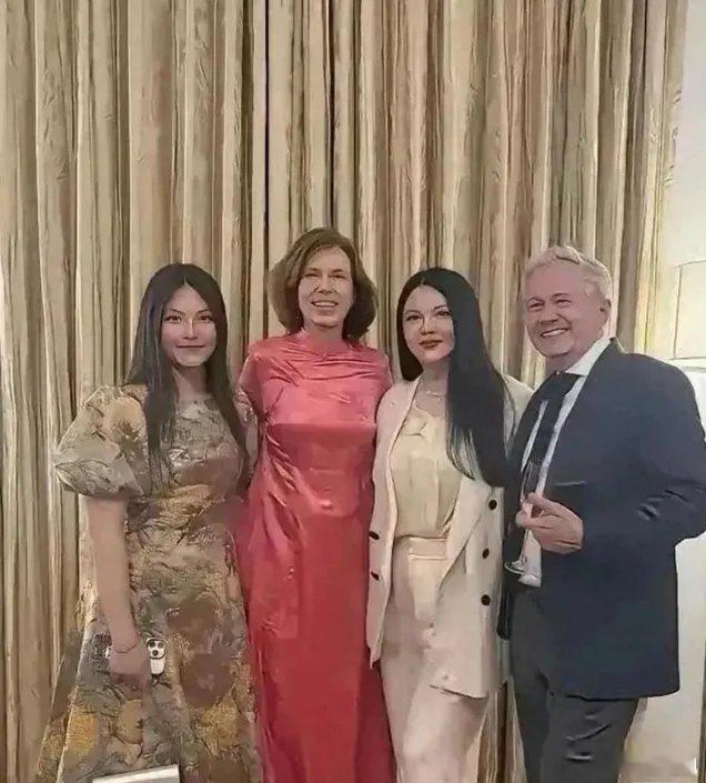 李湘减肥成功，现在真的太美了！前不久湖南大学艺术学院举办毕业展，许久没有高调露面