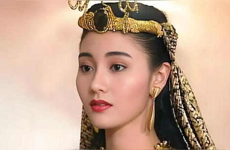 55岁李嘉欣生日美貌封神，这状态我慕了！家人们，今天必须得唠唠李嘉欣！这位大美