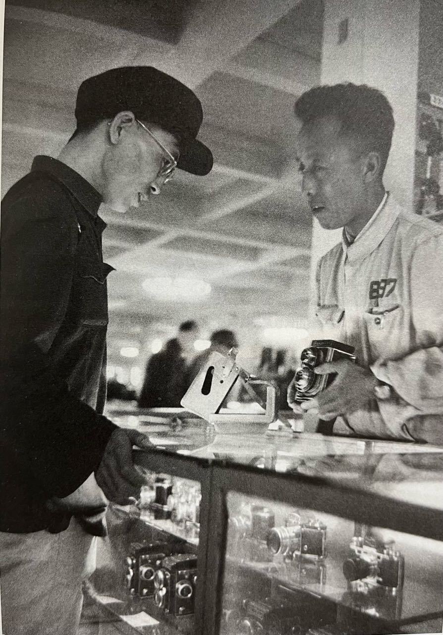 【来自投稿】1956年6月19日，《life》杂志摄影记者约翰·哈金斯在北京王府