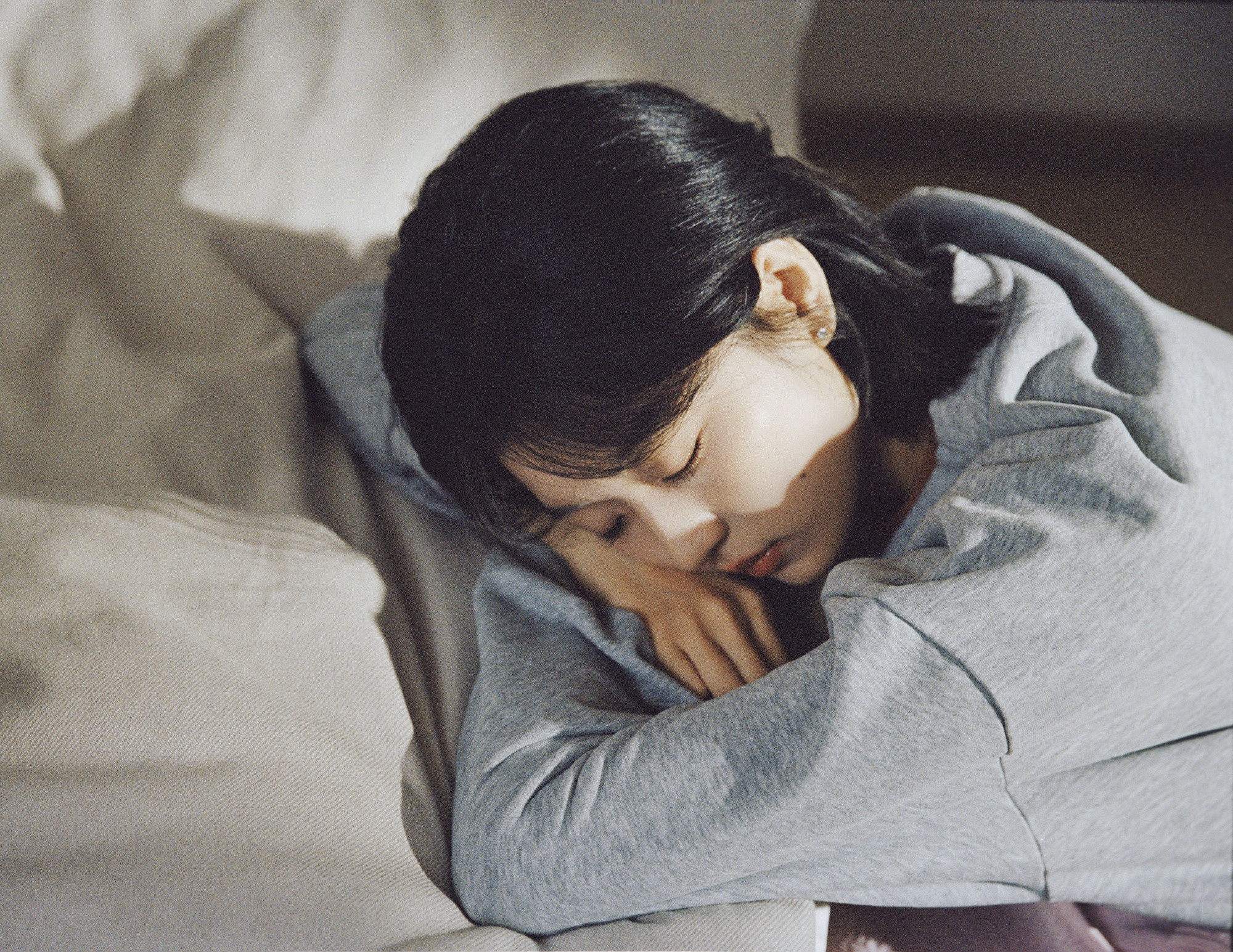 1.孙千的下一部剧定的是《月下烟火》，也是现代剧，后面还有一部现偶洽谈中。2.《