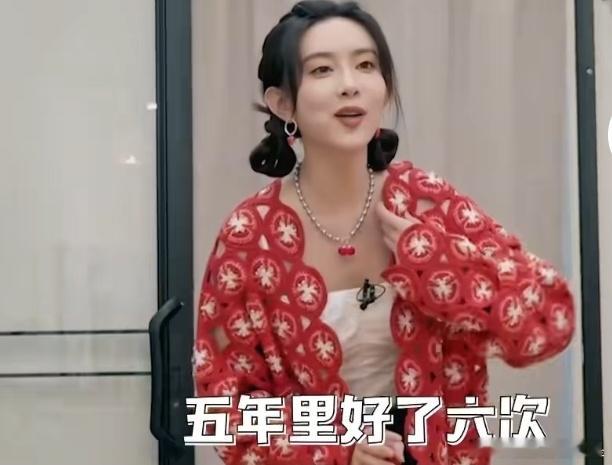 李雪琴：你居然同样的菜能吃两顿？孟子义：同样的人也可以爱两次宝贝。李雪琴：你真