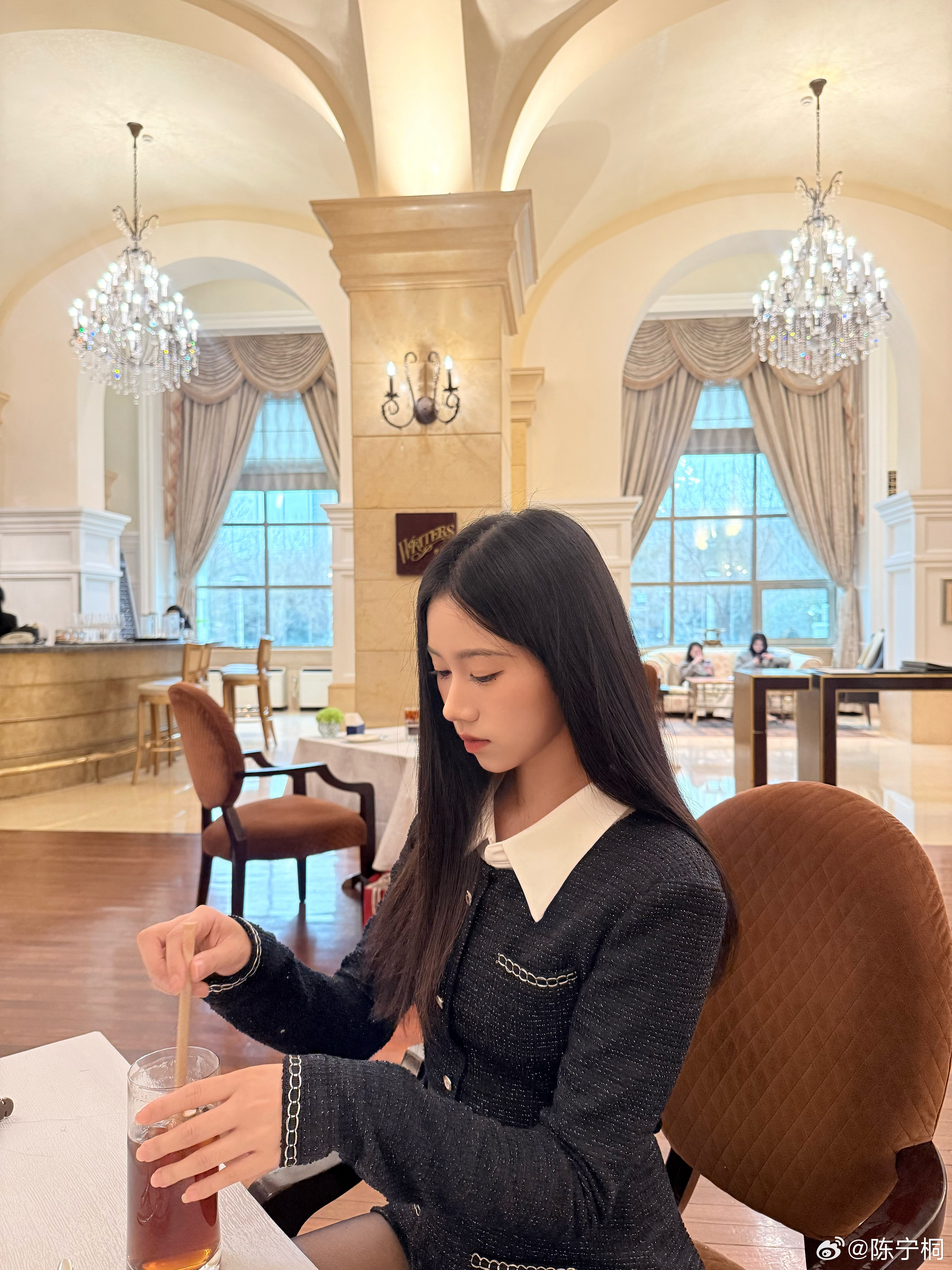 陈宁桐🖤全黑系黑丝