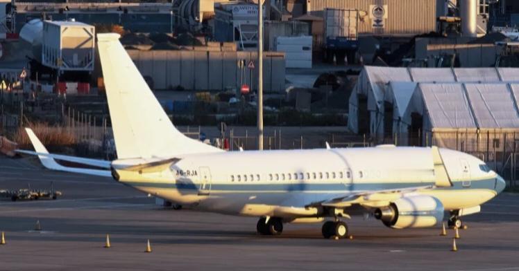 阿联酋王室的一架波音737-7KK公务机（注册号A6-RJA）在8月11日和12