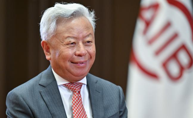 印度人可能要失望了！2026年1月15日，亚投行首任行长金立群正式届满卸任，接任