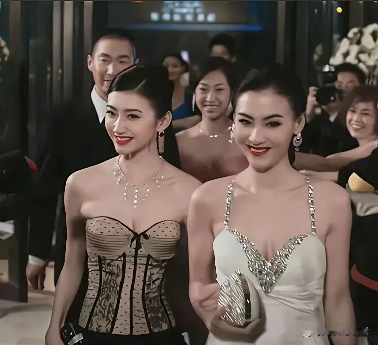 景甜的美太高级了，和张柏芝站在一起一点也不逊色，景甜的美多了几分纯净，张柏芝的美