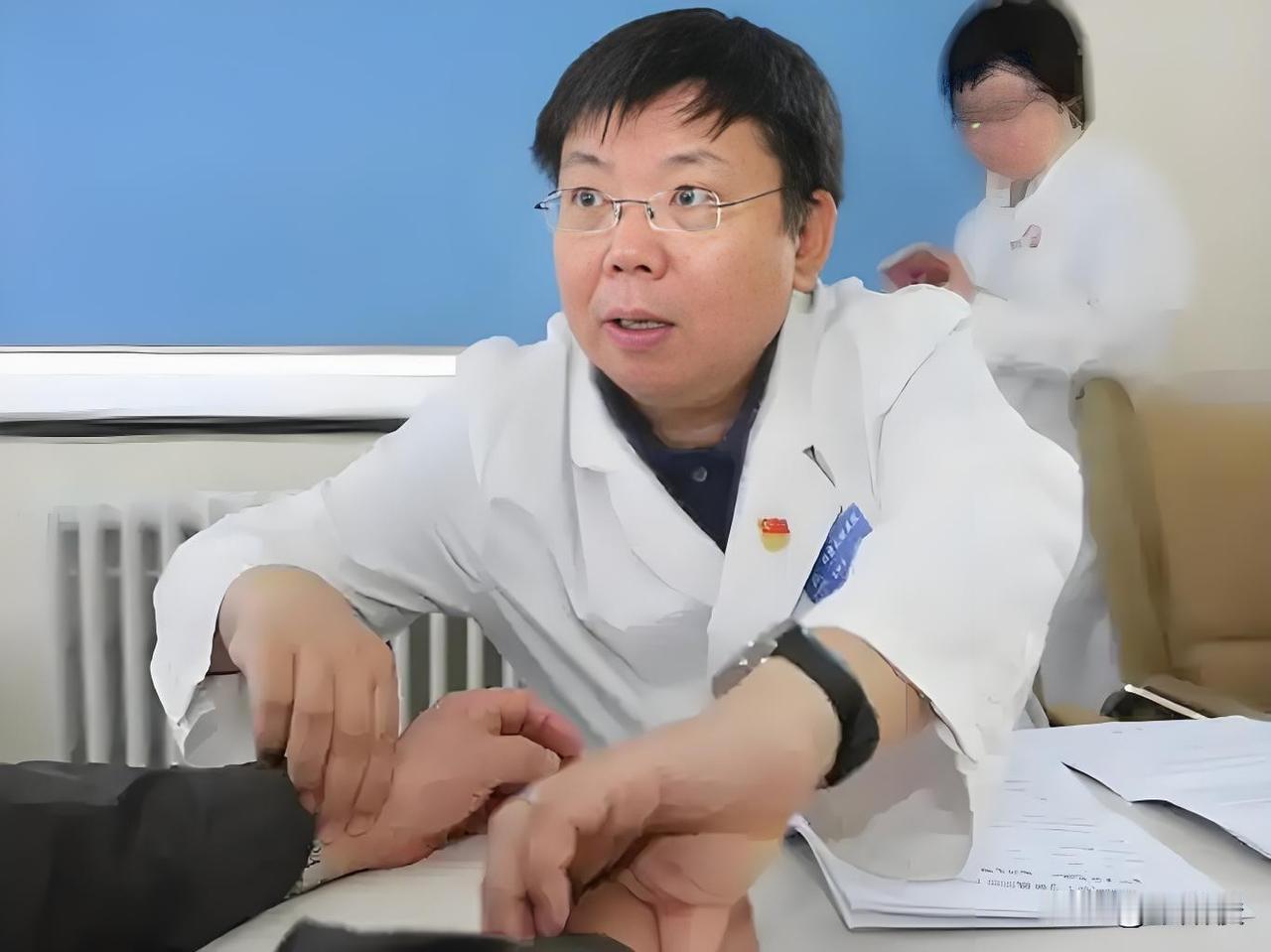 王拥军，1982年从河北医学院医疗系毕业；1989年从首都医科大学神经病学专业毕