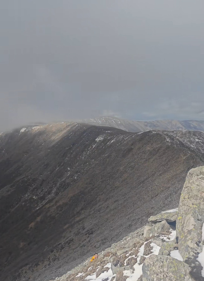 【#救援队回应小鳌太线坠崖者搜救详情#：气候非常糟糕，深感遗憾】#秦岭小鳌太线气