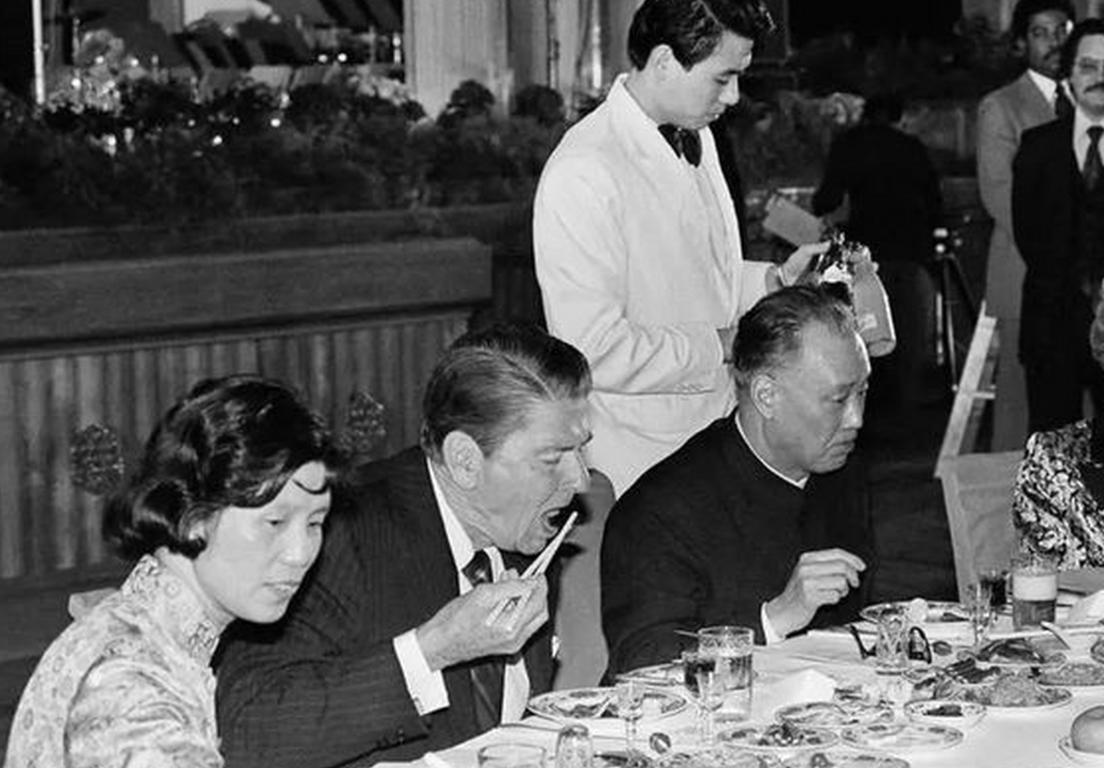 1984年4月26日，美国总统里根抵达北京的当晚，钓鱼台国宾馆养源斋的国宴上出了