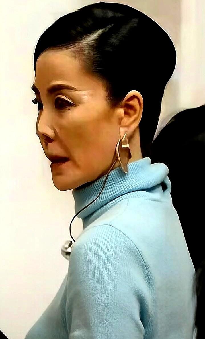 别再羡慕王菲和谢霆锋了，那种神仙爱情，普通人根本玩不起。复合11年，不住一起