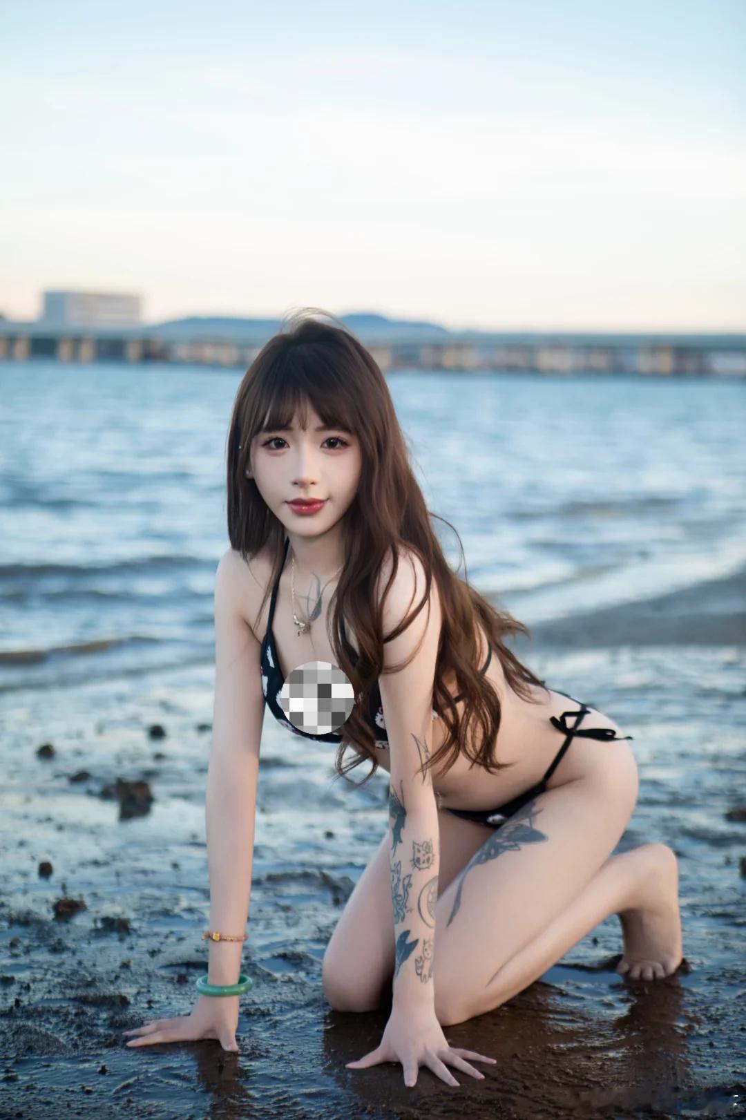 沙滩上的风很凉快🌊审核员你好，无不良引导，海边正常穿搭
