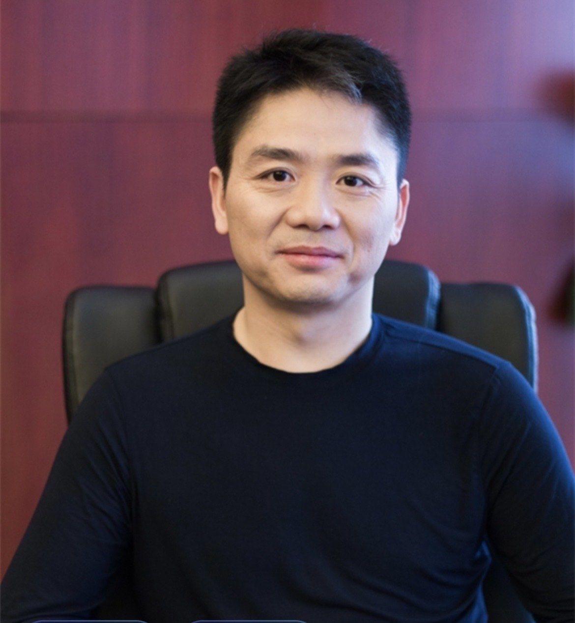 刘强东说：我们全家人拼命花钱，一年的开销都花不到100万。有人说：刘强东从小吃过