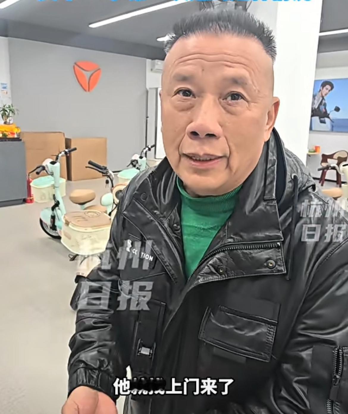 电动车门店老板吐槽新国标电动车，卖了四辆退了三辆，还赔了300块钱，一个老年人骑