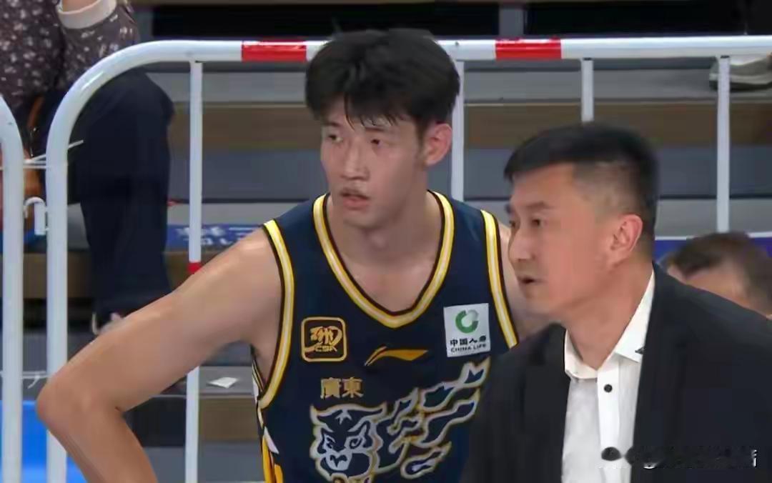 师傅领进门，修行靠个人。今天想用《天道》中芮小丹的原话送黃明依与徐昕。芮小丹