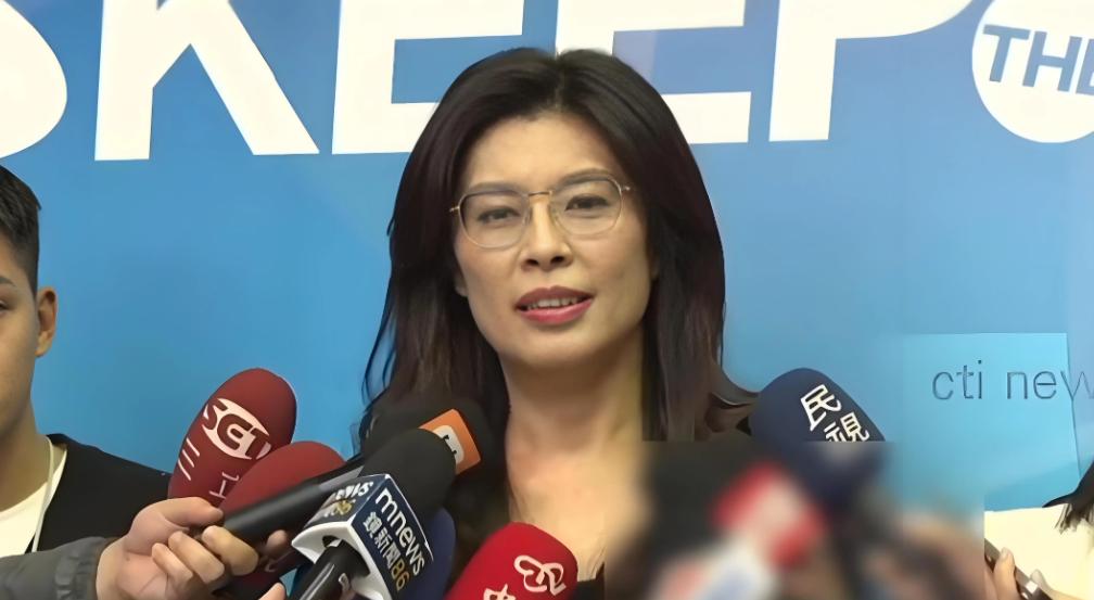 郑丽文现在估计挺后悔的，后悔什么？她后悔的不是加入国民党，也不是竞选主席时缴纳的