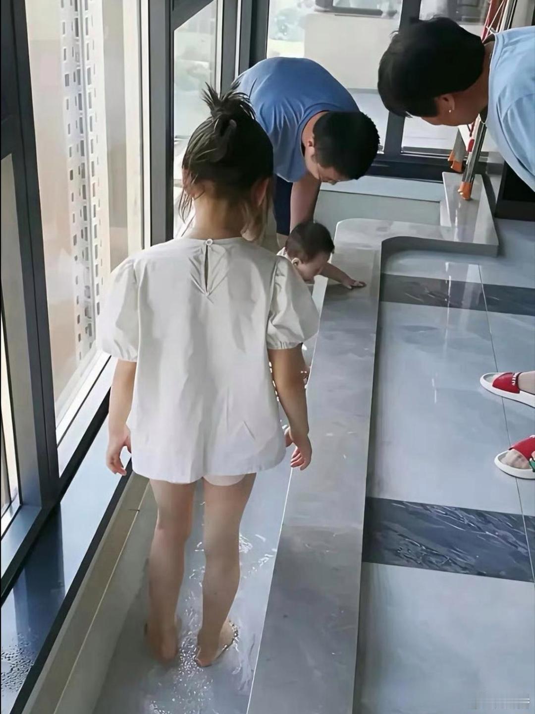 宝爸灵机一动的巧思，却让买到楼下的人肠子都悔青了，天天有塌陷的风险！