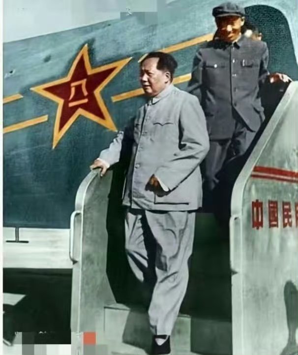 伟人的这张照片我还是第一次见到，值得收藏​​​