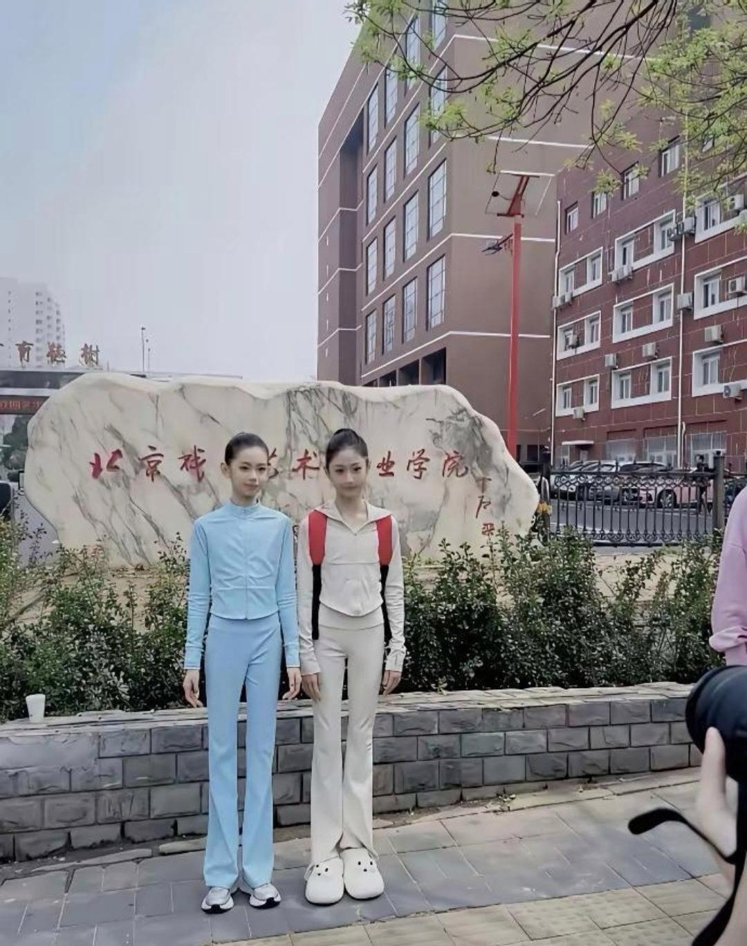 现在艺考也太卷了吧！北电招生现场这俩小姑娘颜值绝了​​​