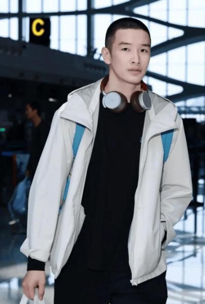 北极羽毛球公开赛悄悄打完了，双打拿了俩冠军，单打却全军覆没连四强都没摸到。但明眼人都看得出来，这次国