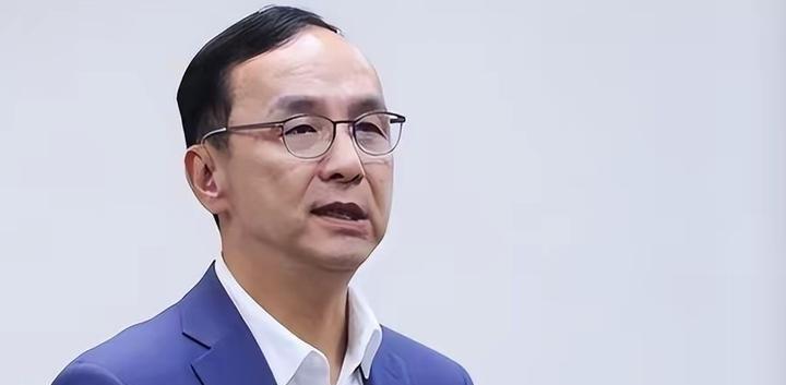 近段时间以来，郑丽文的动向成了外界瞩目的焦点。她最近在岛内政坛简直成了"流量担当