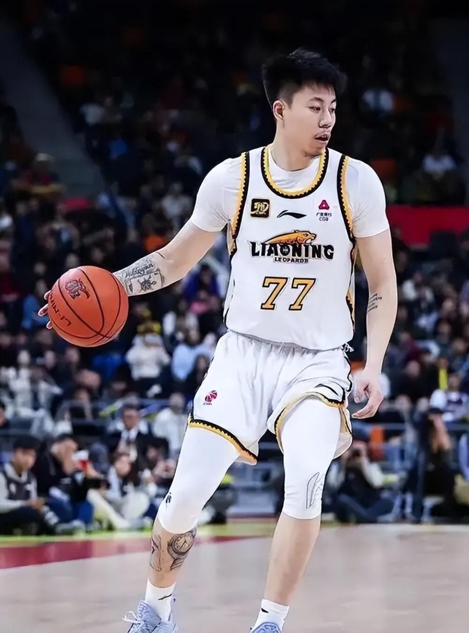 新疆队两大主力赛季报销，外援表现拉垮，管理层却直接摆烂不换外援，一副“破罐子破