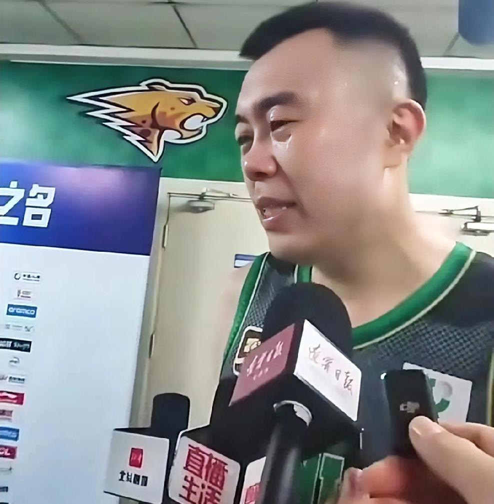 韩德君退役了，辽宁找到他的接班人了吗？对杨鸣的考验来了。答案是显然的，辽宁并没