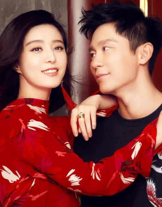 李晨估计悔的肠子都青了，不是因为他都一把老骨头了还在奔跑，而是因为当初的他，