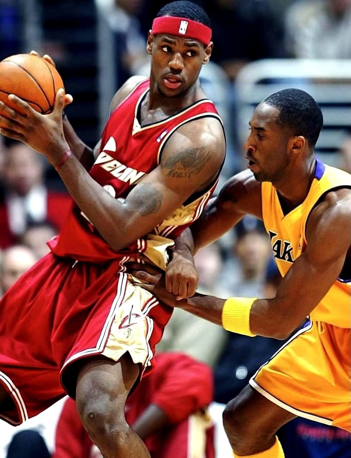 📅2004年1月12日：这是科比与詹姆斯生涯中的第一次正面对决。所谓的传奇