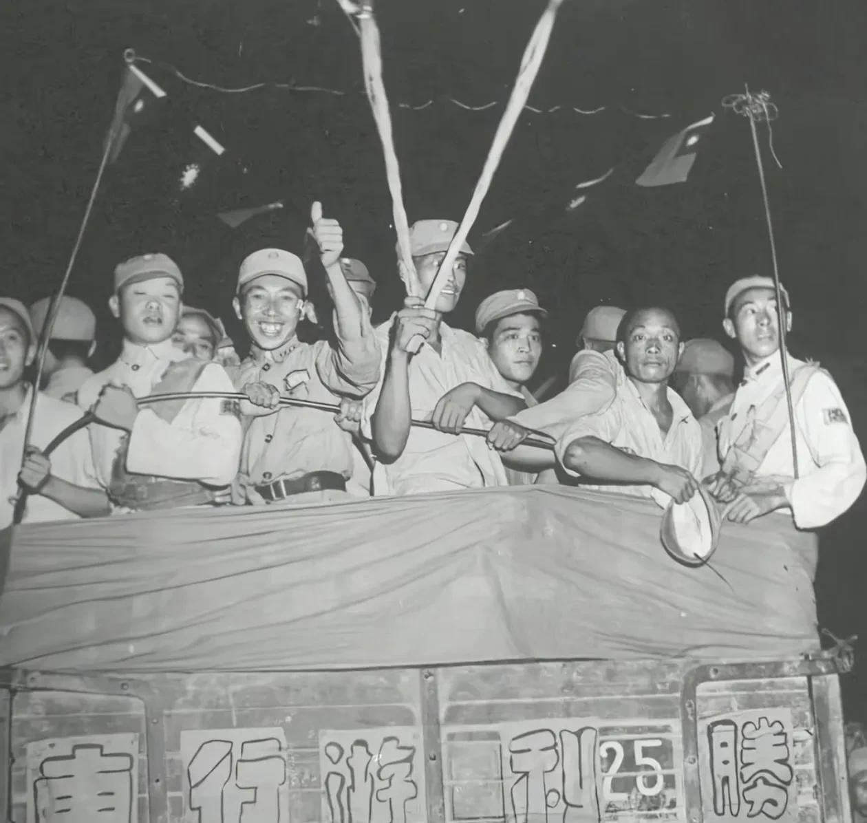 1945年8月11日凌晨2点，重庆国际广播电台正式发布日本投降的官方消息，并且是