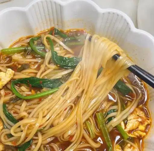 为什么北方吃面讲究筋道，而南方的面条却不那么讲究？ 总有人说南方的面条软塌塌