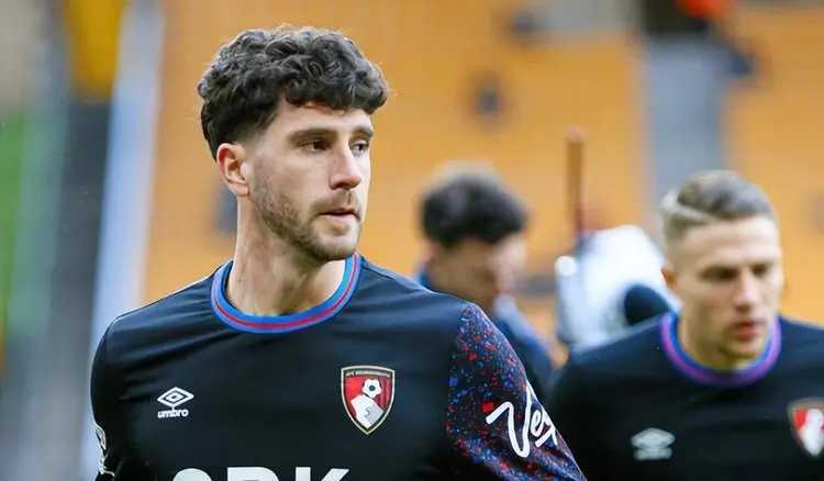 尤文图斯挖角28岁英超天才中卫，阿根廷国脚，3大豪门也来争抢近日，据意大利记者莫