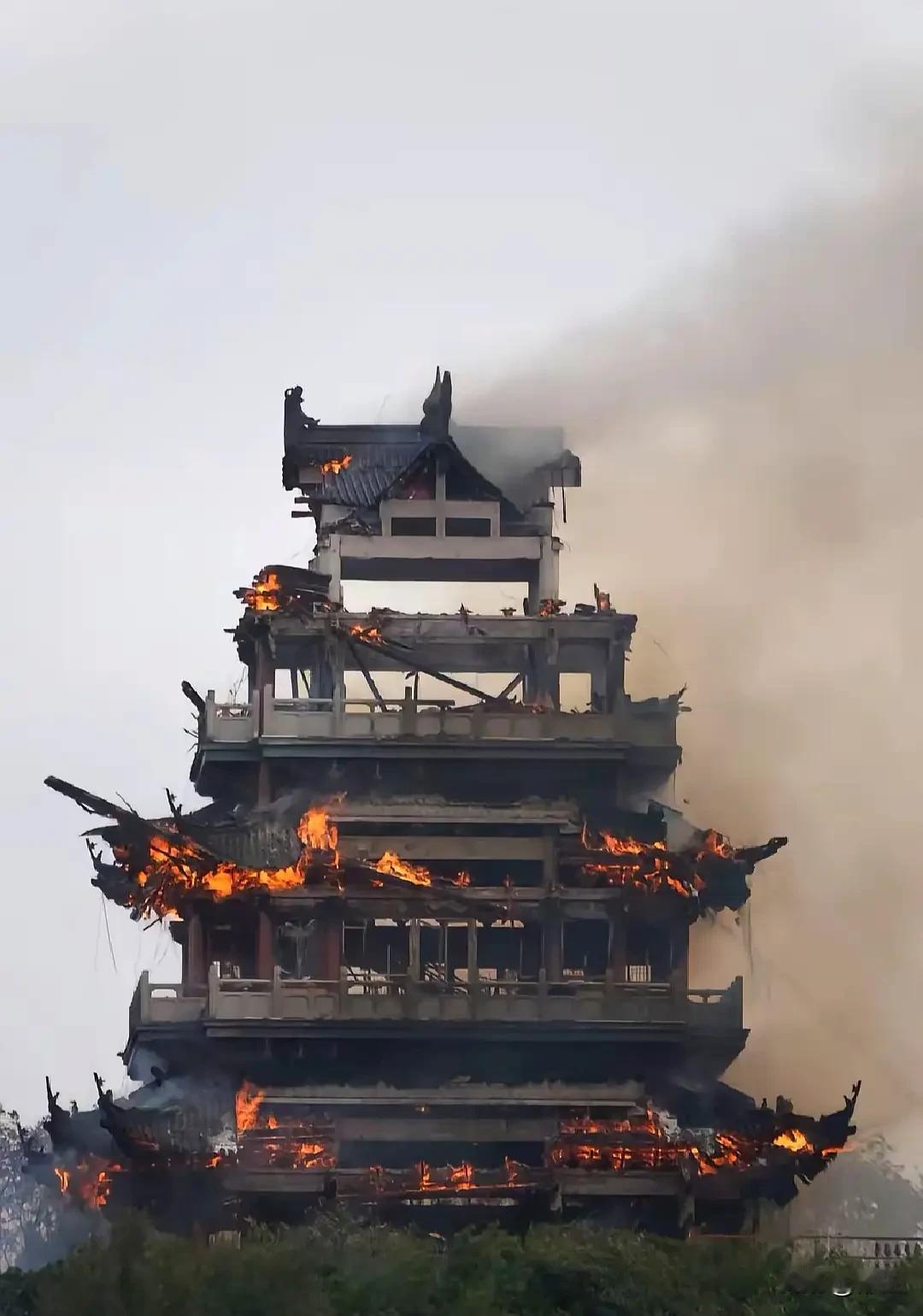 “1500年历史”的寺庙经火烧之后还有骨架？原来这是访古建筑，不是在1500年前