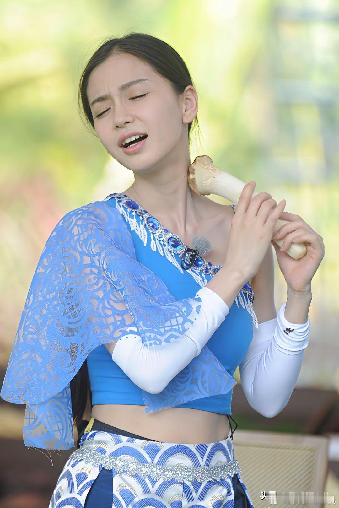 老天奶...angelababy现实长这样？整个人状态还不错，但是表情管理好绝！