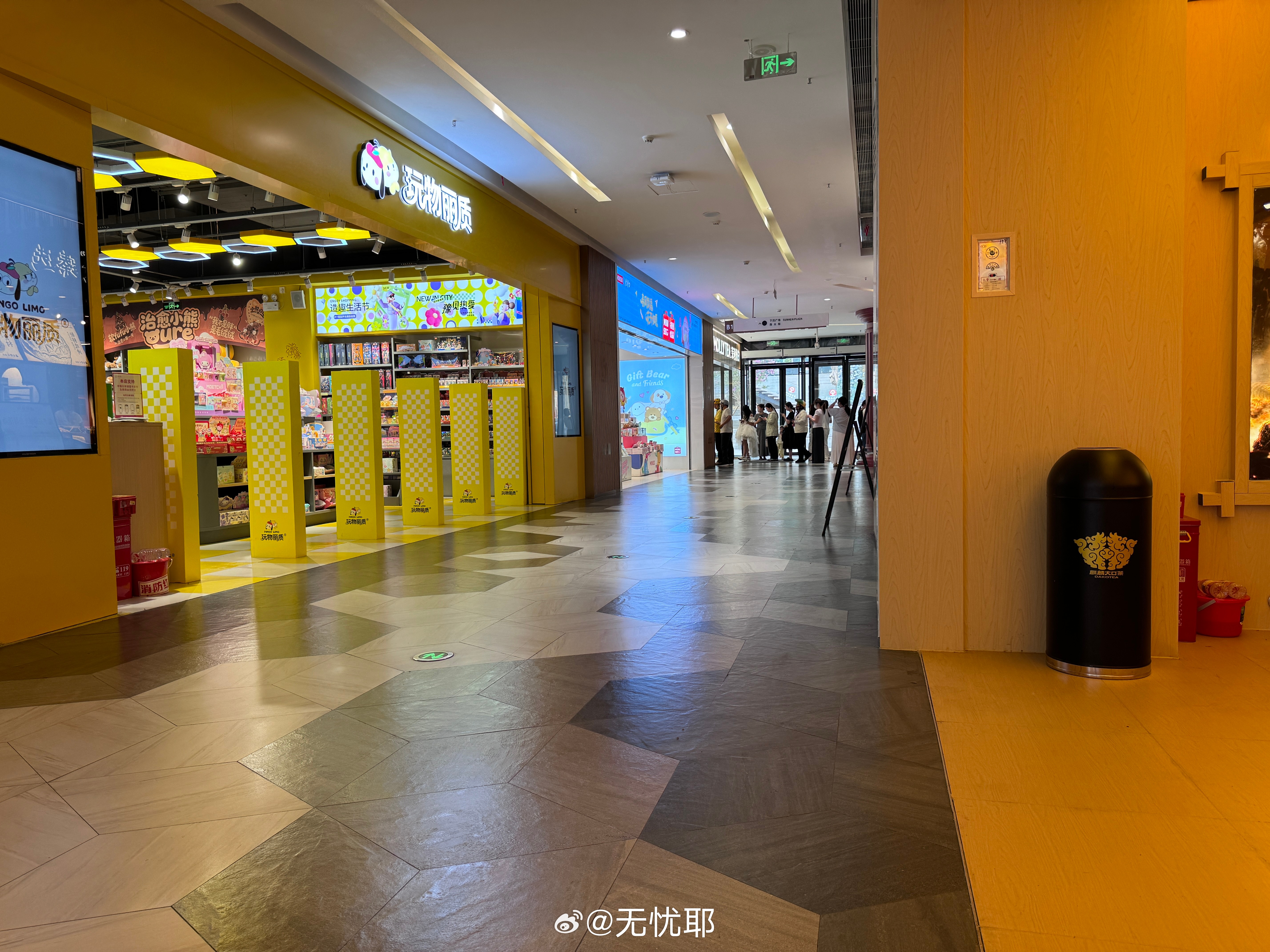 茉莉奶白有啥活动嘛 今儿这么多人排队啊 ​​​