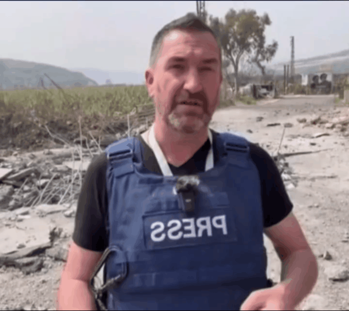 “大难不死，必有后福！”这个俄罗斯记者在报道新闻时，以色列向他发射了一枚炸弹