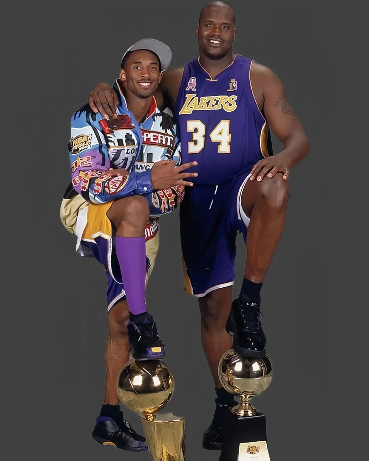 姚明心目中NBA最强阵容:5号位:奥尼尔4号位:邓肯/加内特3