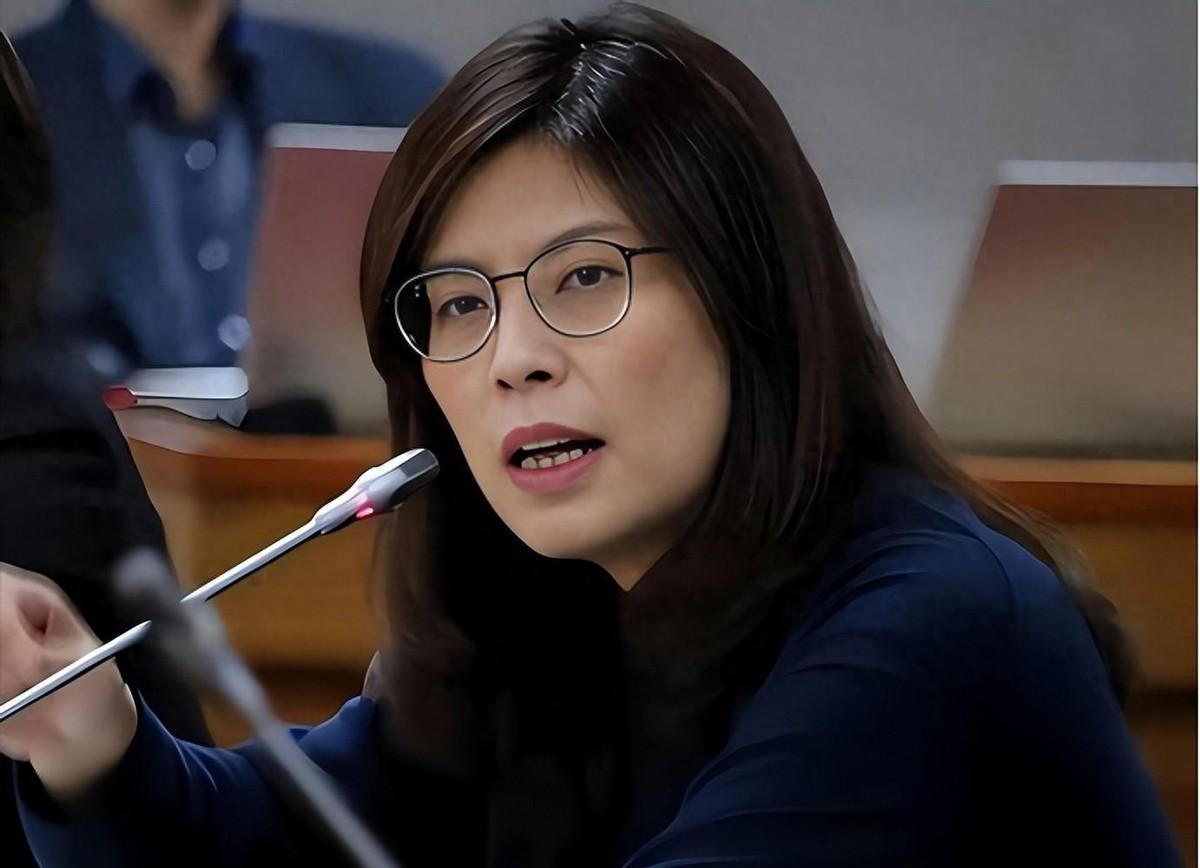 清明节前夕，台海局势已经紧绷到了连针掉地上都能听见回音的地步。就在这所有人都