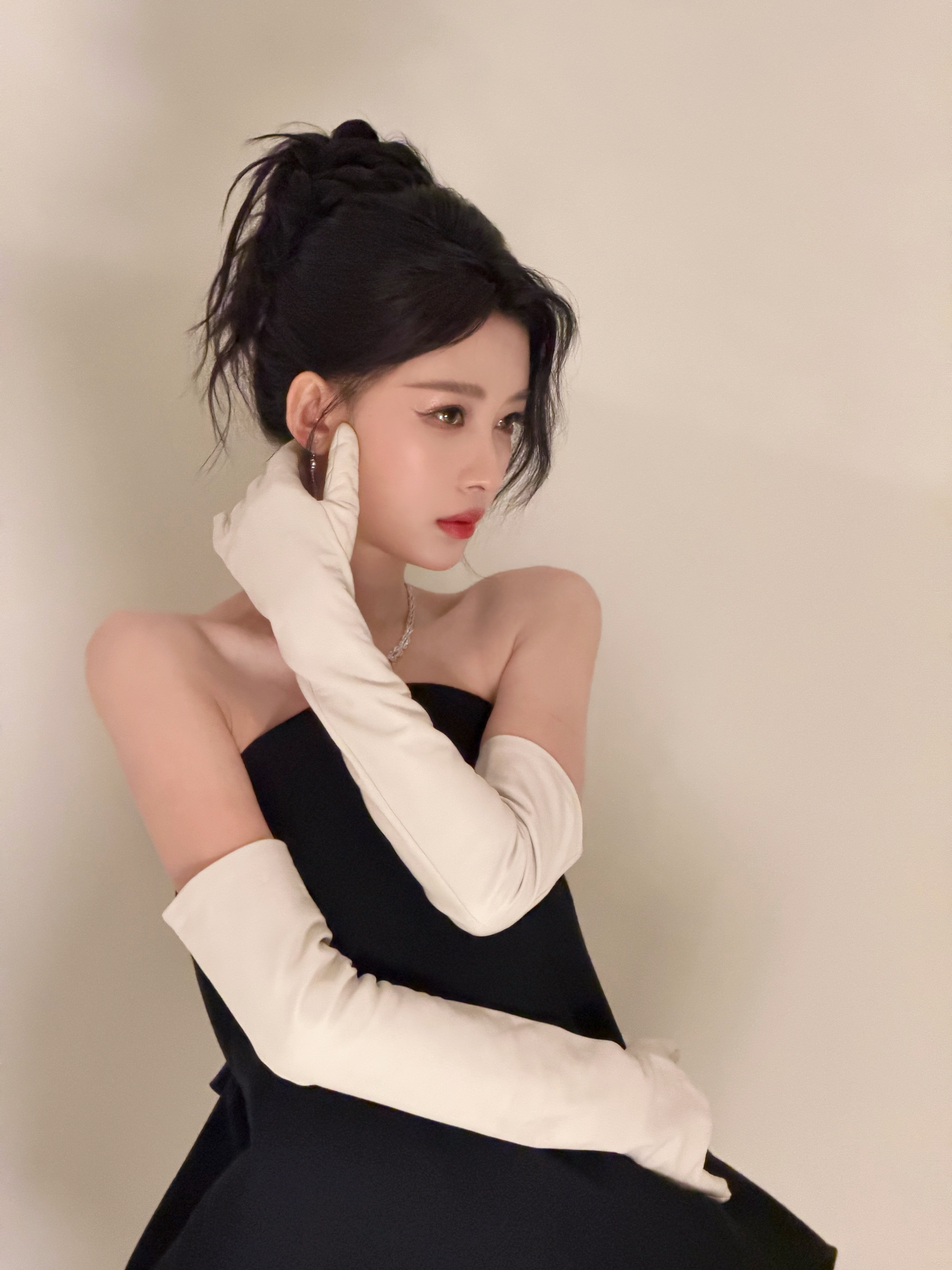 花少导演面试孙怡独特说话习惯加上真实的个人偏好，让人瞬间锁定孙怡。暂时无确切消
