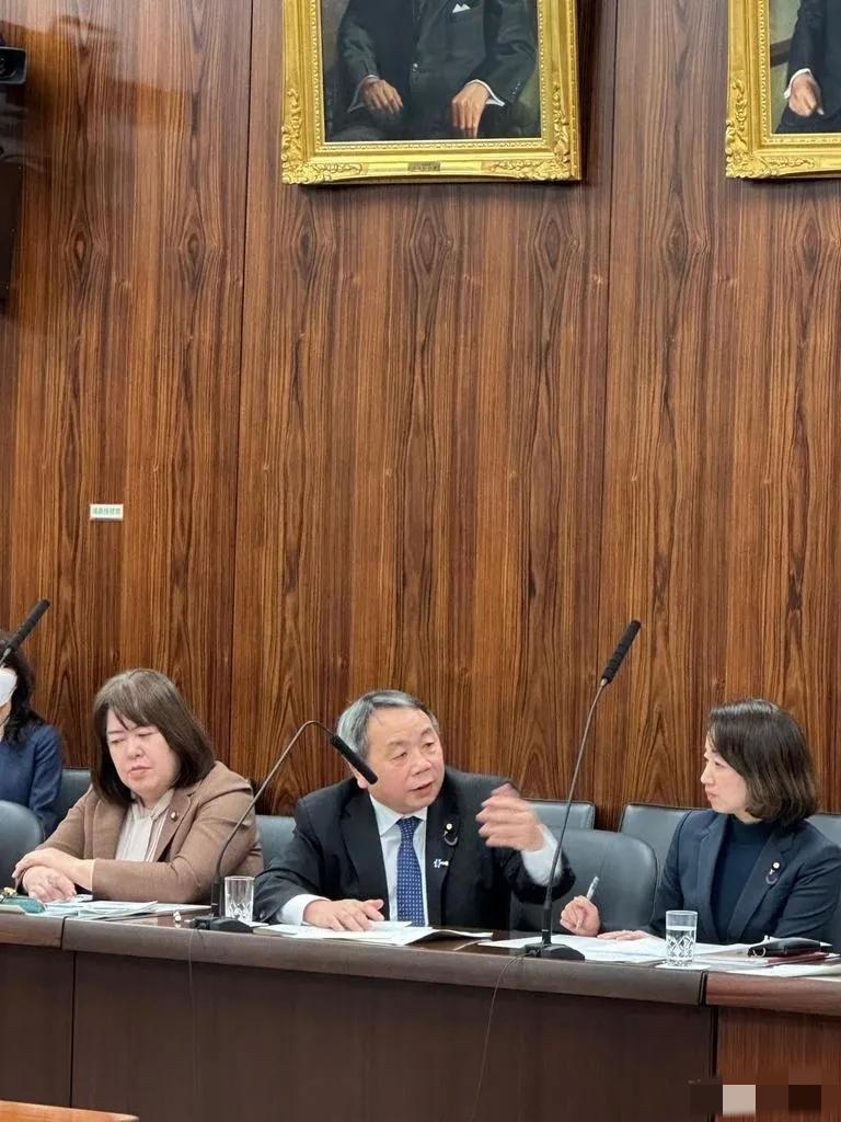 汉奸、日本参议员石平今天发文说：“今天我出席了参议院国际事务研究委员会的会议。一