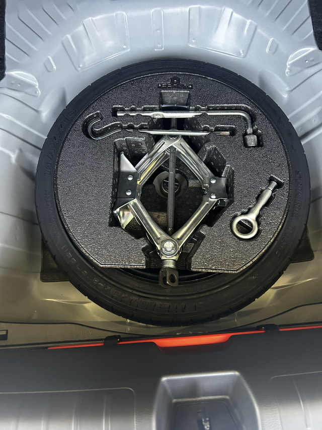 车便宜了也减配了你们能看出来吗老款与老老款的备胎，自己看新款备胎直接不给了