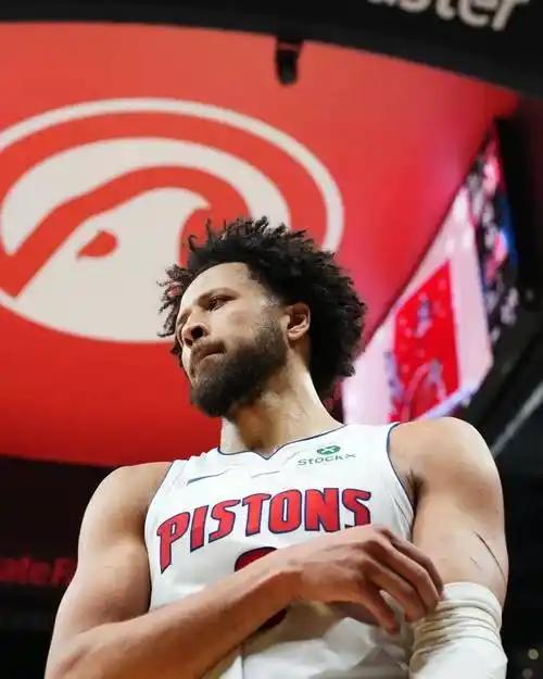 活塞铁王状元联盟历史第四活塞险胜奇才，状元坎宁安疯狂出手45次，出手次数联盟